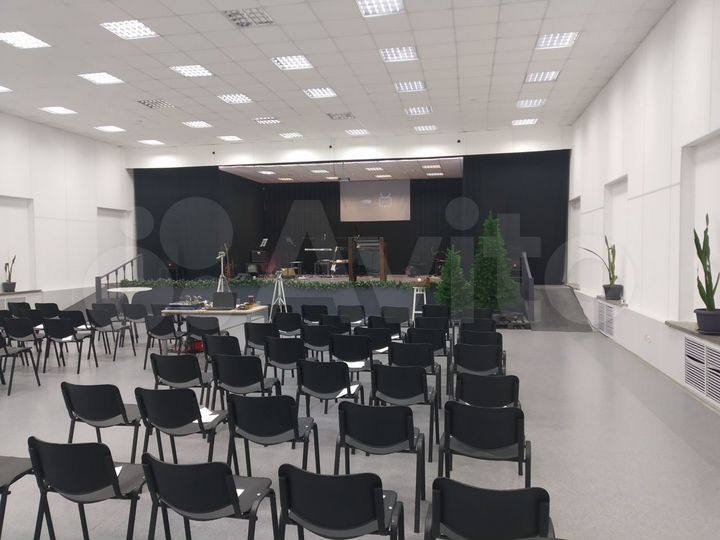 Офис и Зал со сценой, 386 м²