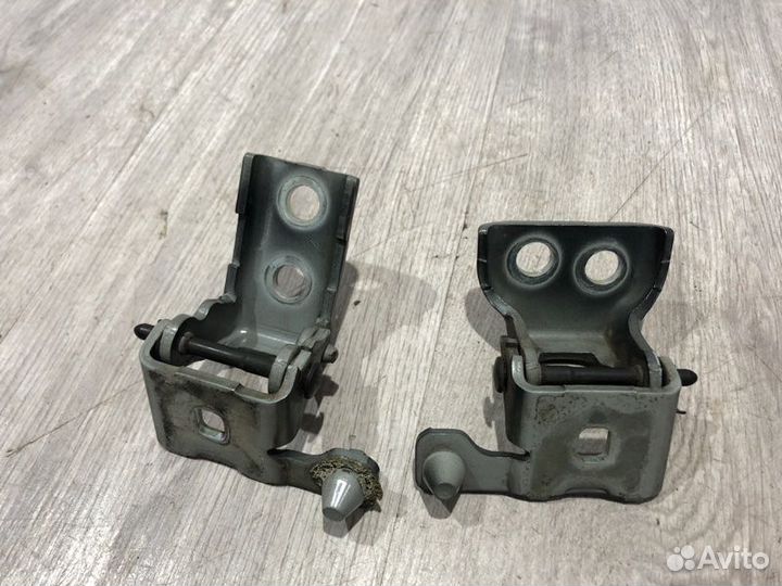 Петли двери передние правые Peugeot 308 EP6 2010