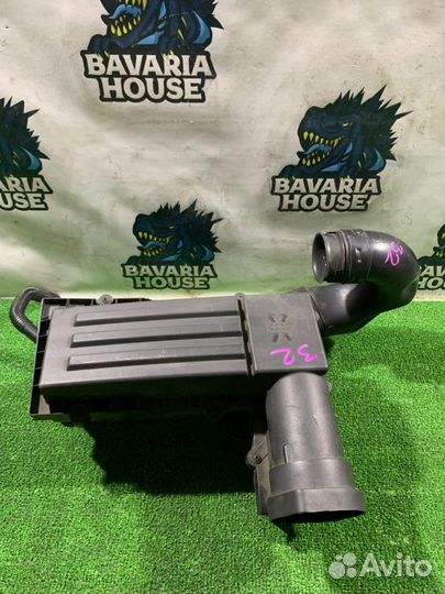 Корпус воздушного фильтра Volkswagen Passat B6 CDA