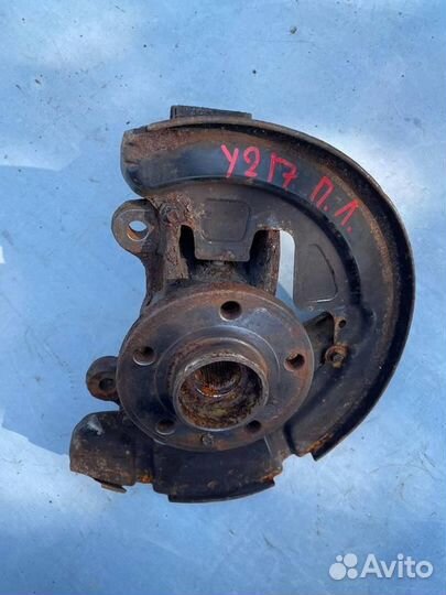 Кулак поворотный передний левый 31201285