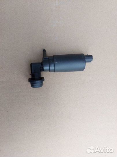 Мотор омывателя лобового стекла Toyota Avensis