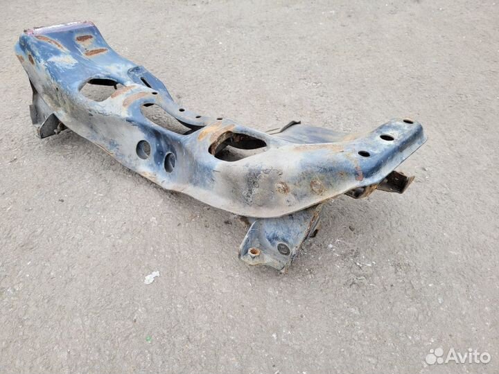 Подрамник передний на Subaru Impreza