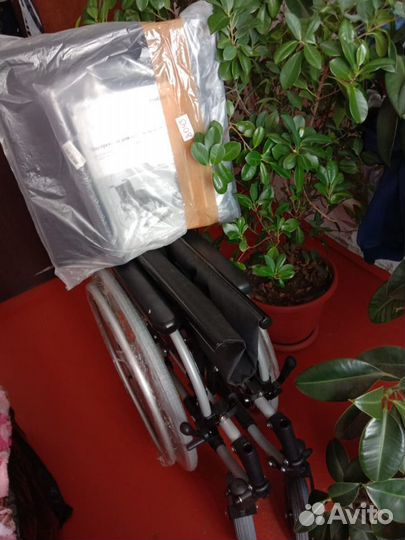 Кресло-коляска для инвалидов