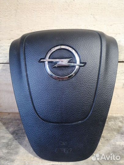 Подушка безопасности в рулевое колесо Opel Astra