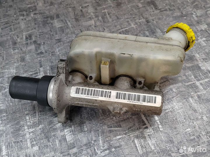 Главный тормозной цилиндр Додж караван Вояджер 4
