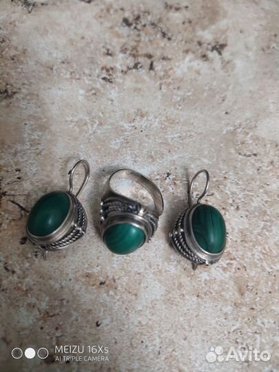 Серебряные серьги и кольцо с малахитом СССР