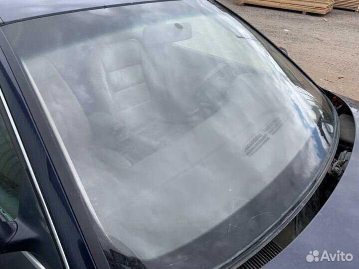 Стекло лобовое (ветровое) Audi A6 C5 1997-2004