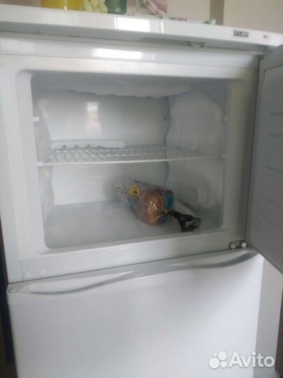 Холодильник Атлант 162 см, идеальное состояние