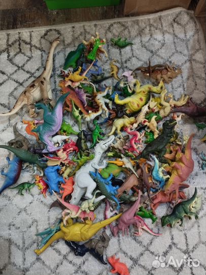 Фигурки динозавров