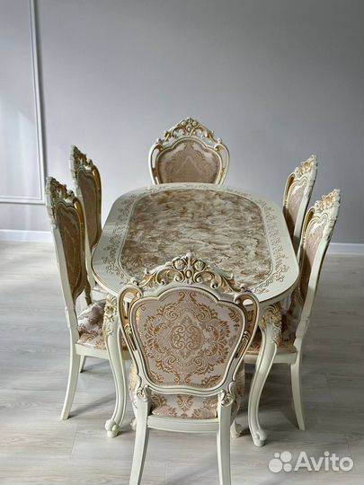 Стол и стулья