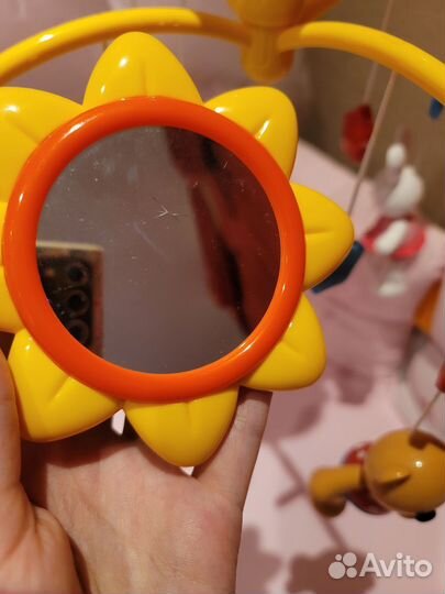 Мобиль в кроватку жирафики