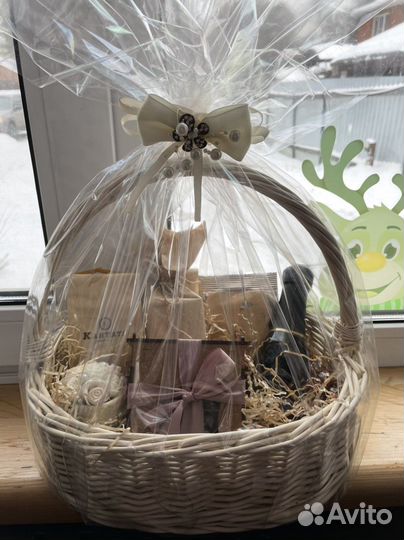 Подарочный набор для женщин. Корзина с наполением