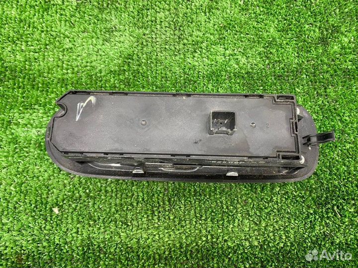 Кнопка стеклоподъемника переднего левого L