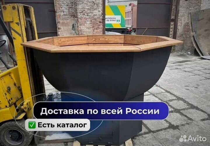 Банный чан с подсветкой сметаллической лестницей