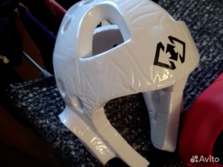 Шлем и футы для тхэквондо