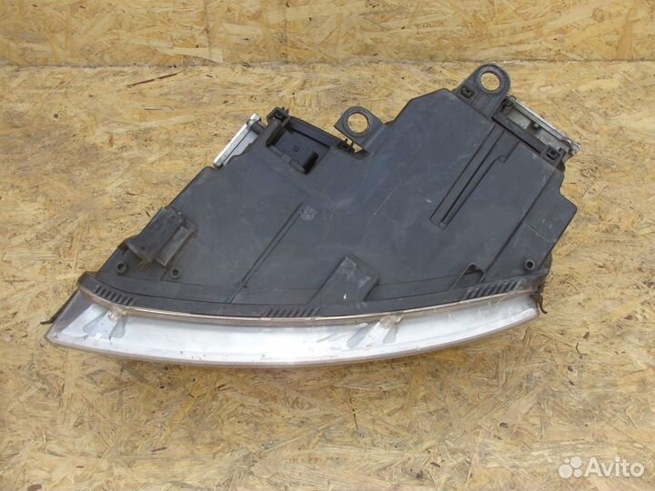 Фара правая ксенон Audi А8 D3