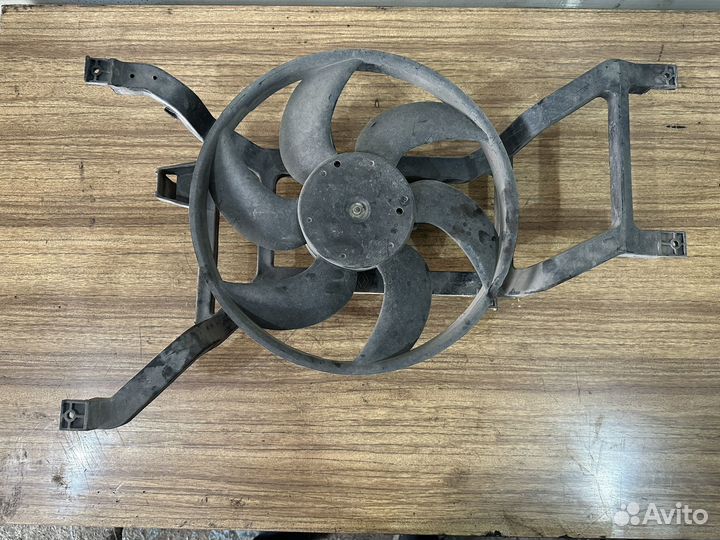 Диффузор радиатора renault logan