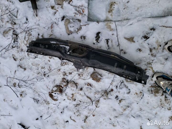 Верхняя планка телевизора кузова на Ситроен джампе