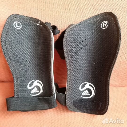 Щитки adidas с защитой голеностопа