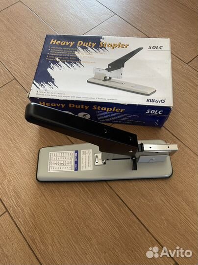 Офисный степлер
