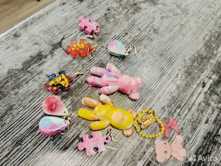 Украшения и брелки из сургуча