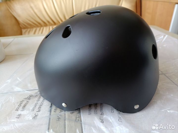 Шлем новый (велосипед, роликовые коньки, скейт)
