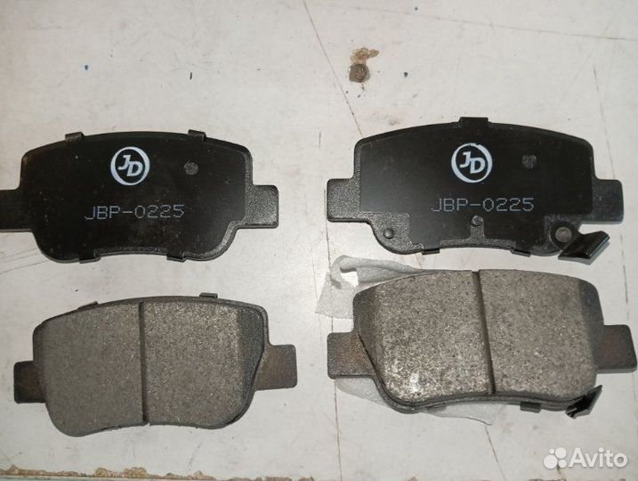 Тормозные колодки заднее Toyota Avensis T270