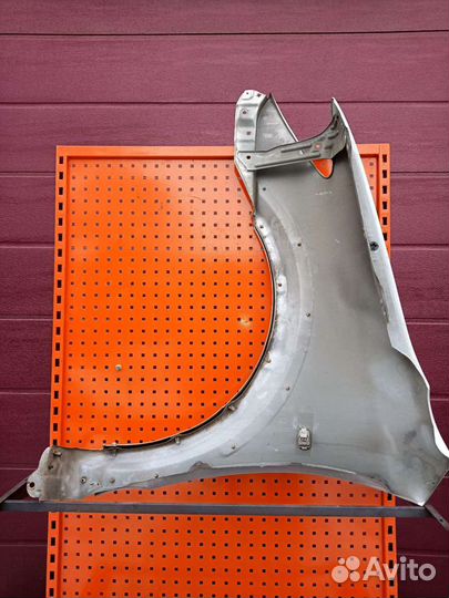 Крыло правое Pontiac Vibe
