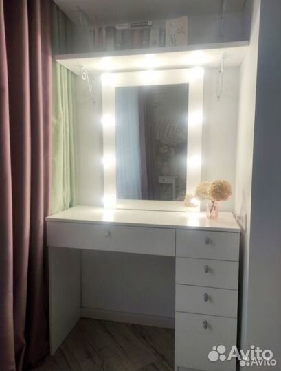 Гримерное зеркало с подсветкой