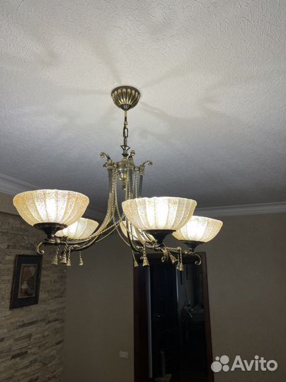 Пара люстр. Италия