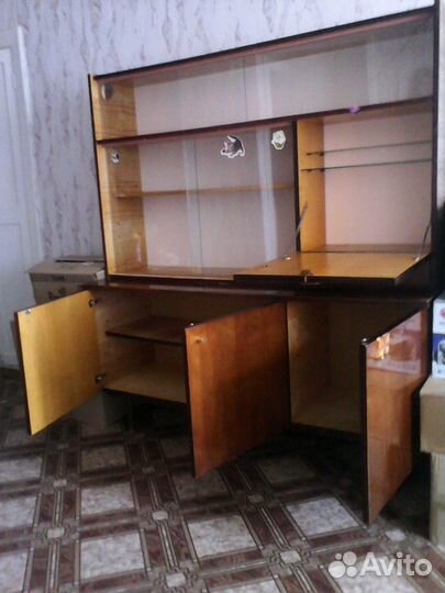 Сервант- шкаф