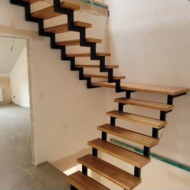 Лестница на металлокаркасе от производителя