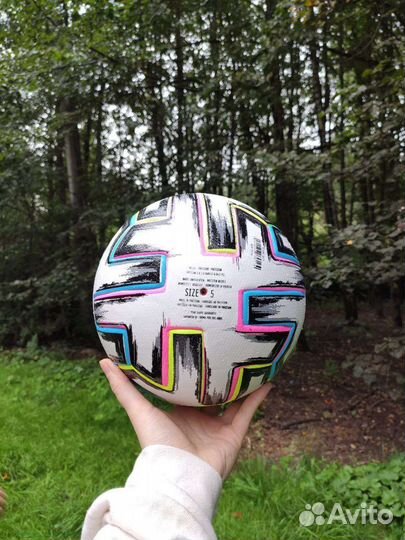 Футбольный мяч adidas euro 2020
