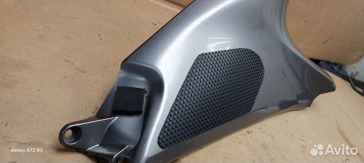 Правая накладка бака Vfr 1200