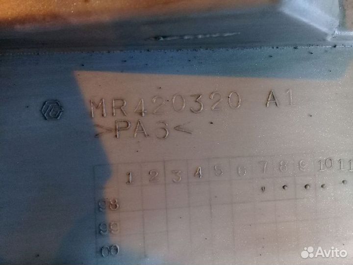 Декоративная крышка двс MR420320 Mitsubishi Galant