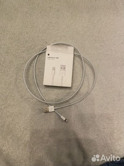 Кабель на iPhone