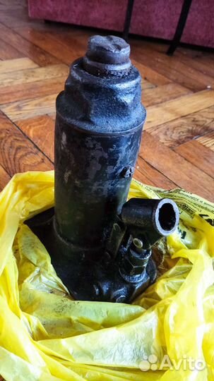 Домкрат гидравлический бутылочный