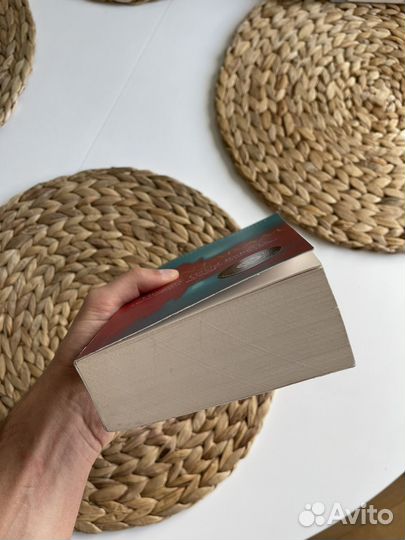 Shantaram книга на английском