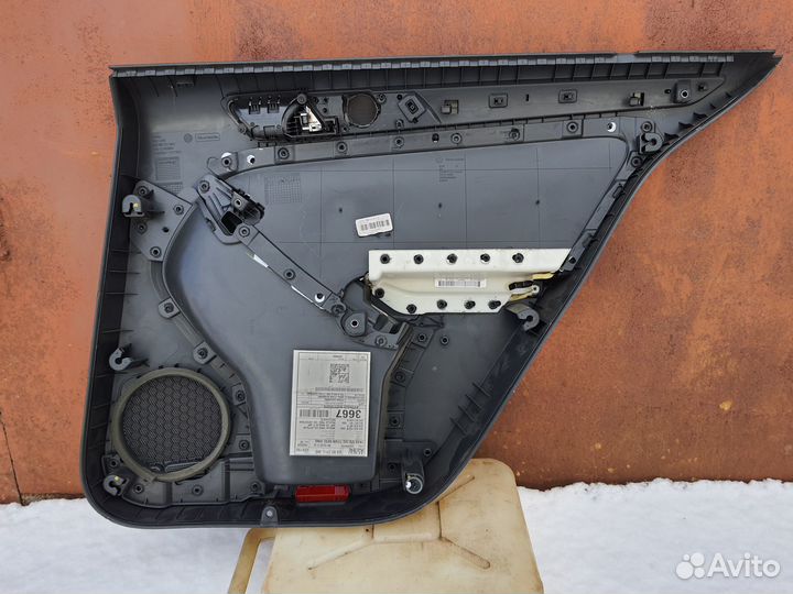Обивка двери Jetta 6 задняя