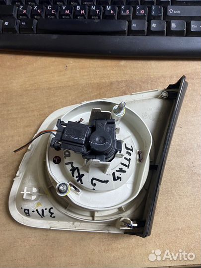 Фонарь левый внутренний Volkswagen Jetta 5 05-11г