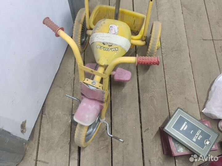 Трёхколёсный детский велосипед