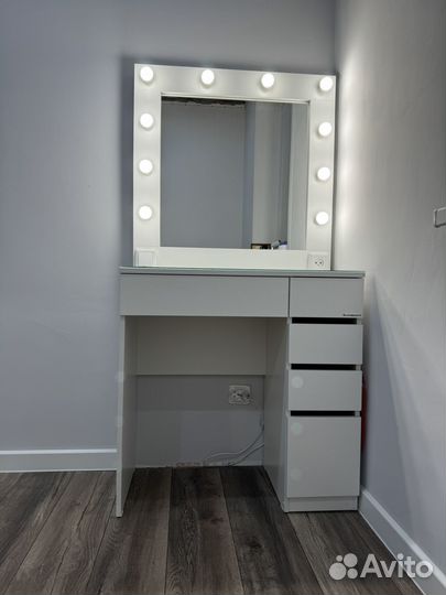 Гримерный стол