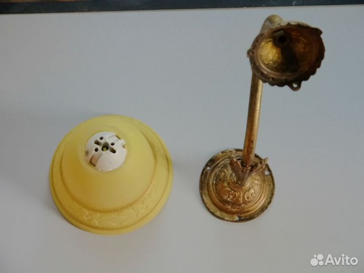 Бра антикварное. Плафоны желтые 2шт для бра или лю