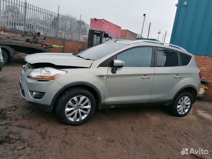 Накладка заднего правого фонаря Ford Kuga 1