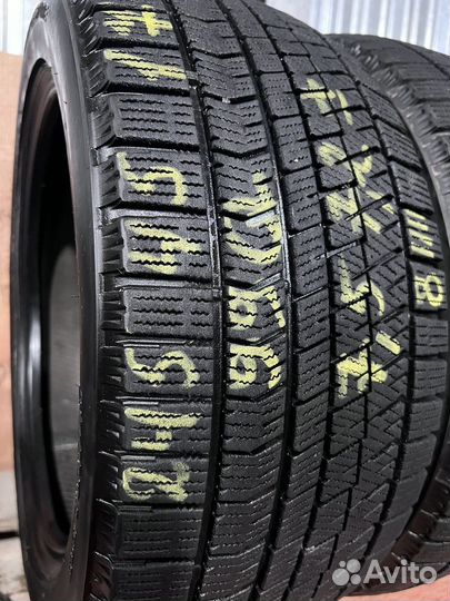 Bridgestone Blizzak VRX2 245/45 R17 99Q