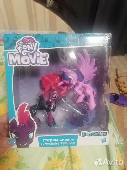 Чемодан с интересным хламом, вещами