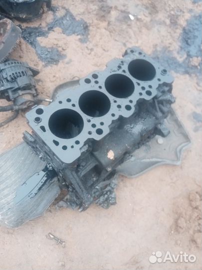 Блок цилиндров Mitsubishi Space Wagon 2 2.0 4D68T