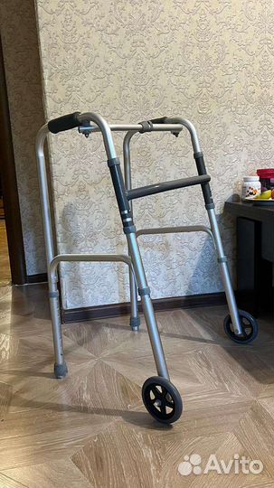 Ходунки для взрослых с колесами