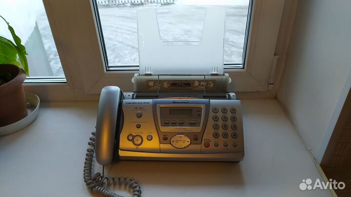 Факсимильный аппарат Panasonic, модель KX-FC243RU