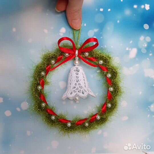 Новогодний венок с колокольчиком